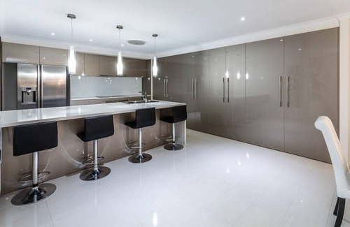 Newport Appartement | "Executive Style & Location" - Newport Q 4020