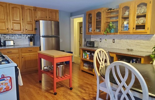 East Aurora Appartement | Executive Style Private Upper Apartment Walk to Village Amenites