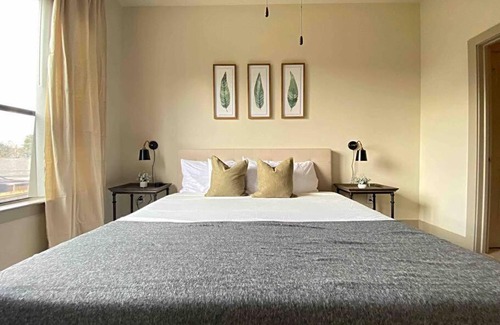 Brookhollow Appartement | Executive Suiteking Bedwifiwasherdryer