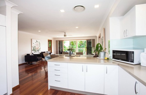 Ascot Maison | Executive Three Bedroom Two Level Spacious Home with Pool and Parking for Two