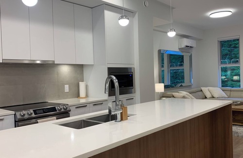 Britannia Beach Maison | Executive Townhome w/ Ocean & Mountain Views