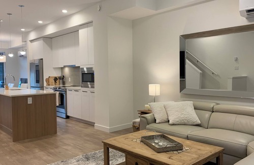 Britannia Beach Maison | Executive Townhome w/ Ocean & Mountain Views