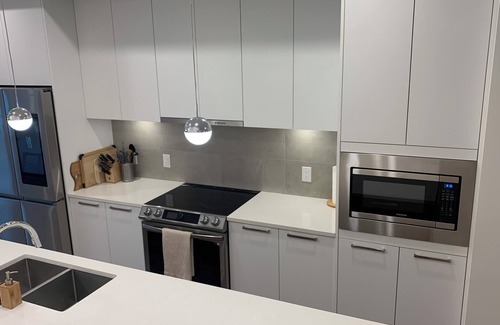 Britannia Beach Maison | Executive Townhome w/ Ocean & Mountain Views