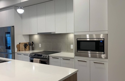 Britannia Beach Maison | Executive Townhome w/ Ocean & Mountain Views