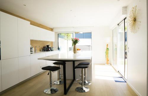 Orgeval Maison | EXIGEHOME - Chambre d'hôte avec jacuzzi et jardin paysagé, partagé