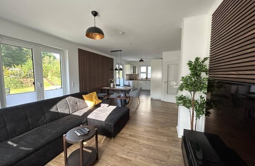 Bestensee Appartement | Exklusive Ferienwohnung bei Berlin, bis 5 Gäste, Große Terrasse, Garten