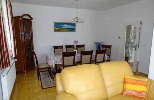 Nordhausen Appartement | Exklusive Ferienwohnung für 5 Personen ca 100 m im EG