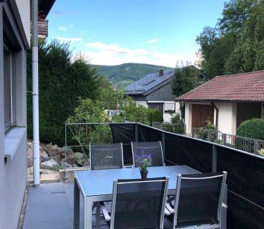 Pfullingen Appartement | Exklusive Ferienwohnung m. Terrasse, ruhig gelegen