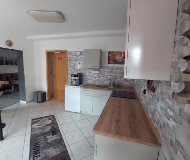 Elxleben Appartement | Exklusives Appartement 5 km von Erfurt, mit Kaffeevollautomat, TV, WLAN, Boxspringbett, Schlafsofa und Einkaufsmöglichkeiten, sehr gute Anbindung zur A71 und A4, kostenloser öff Parkplatz für PKW und Transporter