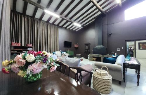 Schoemansville Maison | Expansive 5-bedroom house
