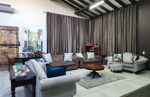 Schoemansville Maison | Expansive 5-bedroom house
