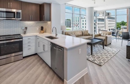 Woodmont Triangle Appartement | Expansive Bethesda View | FTC Windows+outdoor amenities| DC Closeby
