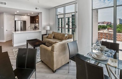 Woodmont Triangle Appartement | Expansive Bethesda View | FTC Windows+outdoor amenities| DC Closeby