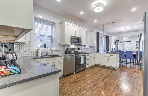 St. Louis Maison | Large & Luxurious 5Bdrm 3Ba | JZ Vacation Rentals