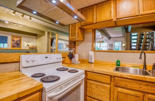 North Conway Maison | Expansive lodge| 9 Br | Indoor Pool | Sauna | Game Room | 3 Bath
