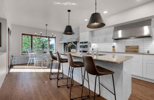 Woodmoor Maison | Expansive Monument Home Hot Tub and Mountain Views!