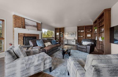 Woodmoor Maison | Expansive Monument Home Hot Tub and Mountain Views!