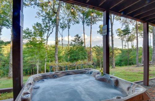 Ellijay Maison | Expansive Mtn-View Ellijay Cabin Private Hot Tub