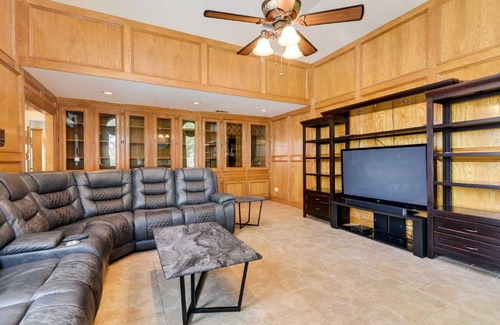 Texas City Maison | Expansive Texas City Retreat about 16 Mi to Galveston!