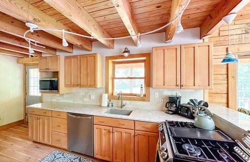 Standish Maison | Idéal pour les familles multiples, accès à la plage à lac Sebago, Dock, Accueil New Log!