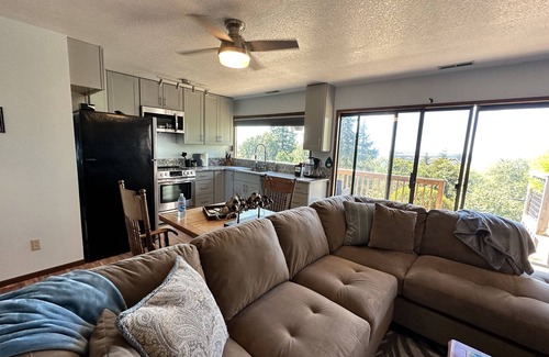 North Bend Appartement | Expansive views of iconic McCullough Bridge, and bay with beautiful sunsets