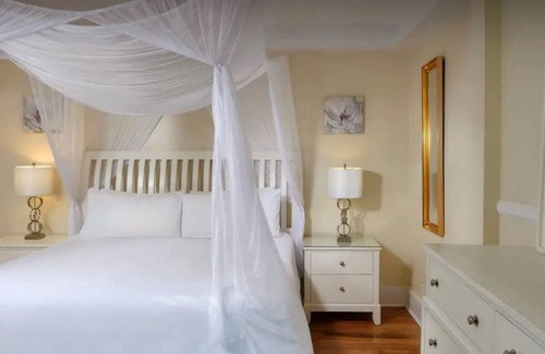 Uptown - Upper Duval Maison | Experience All Of What Key West Has To Offer! Beach Access, 3 Pools, Bar!