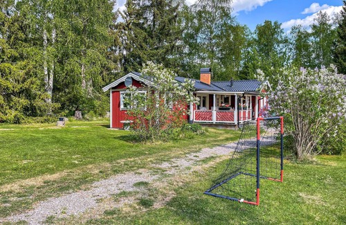 Sala Maison | Experience an idyllic location near the lake Ljömsebosjön