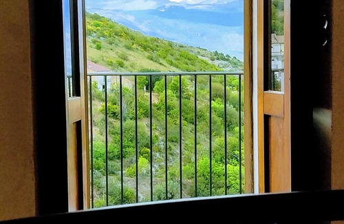 Capestrano Maison | Experience authentic Abruzzo! Fedora's House in Capestrano, your ideal retreat.