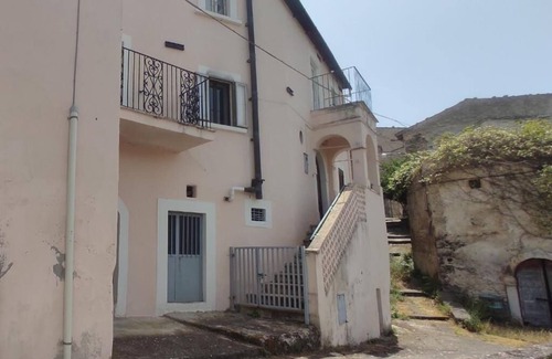 Capestrano Maison | Experience authentic Abruzzo! Fedora's House in Capestrano, your ideal retreat.