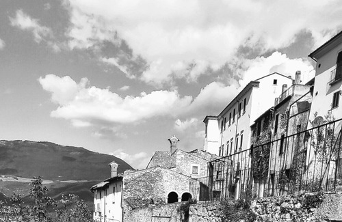 Capestrano Maison | Experience authentic Abruzzo! Fedora's House in Capestrano, your ideal retreat.