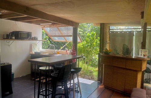 Ha'apiti Lit Et Petit-Déjeuner | Experience Authentic Island Living: Your Home Away from Home in Moorea