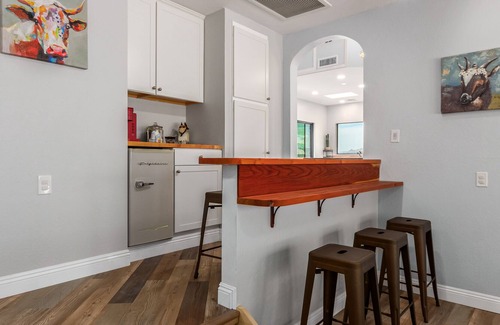 Surrey Hills Cabine | Experience Black Mountain Bliss: A Mountainside Retreat! Monthly bookings