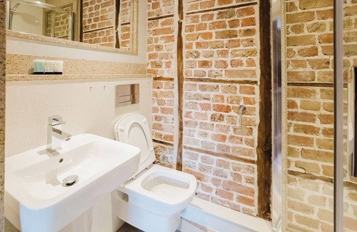Birchington Hôtel | Experience boutique comfort above The Powell pub in Birchington. Stylish en-suite rooms, luxury touches, and a vibrant pub below—perfect for business, couples, or families. Book your coastal escape today!