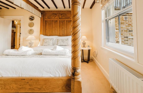 Birchington Hôtel | Experience boutique comfort above The Powell pub in Birchington. Stylish en-suite rooms, luxury touches, and a vibrant pub below—perfect for business, couples, or families. Book your coastal escape today!