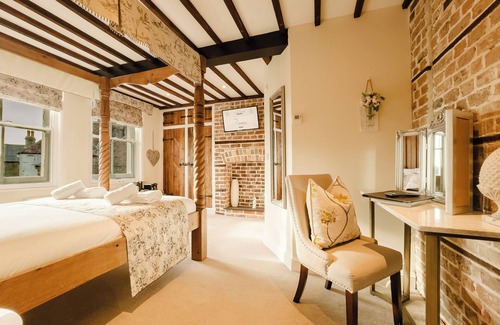 Birchington Hôtel | Experience boutique comfort above The Powell pub in Birchington. Stylish en-suite rooms, luxury touches, and a vibrant pub below—perfect for business, couples, or families. Book your coastal escape today!