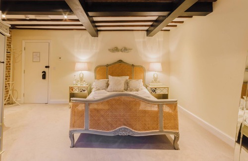 Birchington Hôtel | Experience boutique comfort above The Powell pub in Birchington. Stylish en-suite rooms, luxury touches, and a vibrant pub below—perfect for business, couples, or families. Book your coastal escape today!
