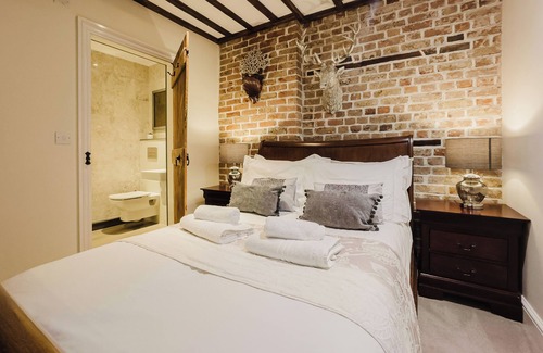 Birchington Hôtel | Experience boutique comfort above The Powell pub in Birchington. Stylish en-suite rooms, luxury touches, and a vibrant pub below—perfect for business, couples, or families. Book your coastal escape today!