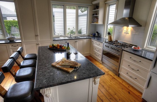 Point Lonsdale Maison | Lonsdale Palms Heritage House - une retraite élégante pour les amis ou la famille.