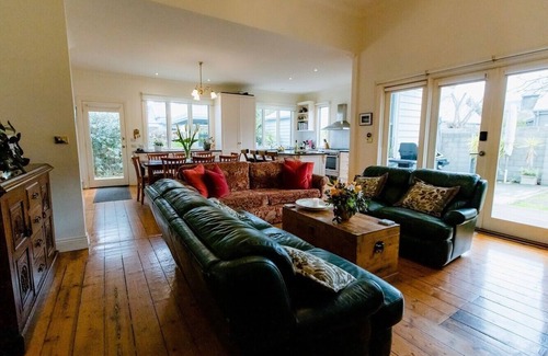 Point Lonsdale Maison | Lonsdale Palms Heritage House - une retraite élégante pour les amis ou la famille.