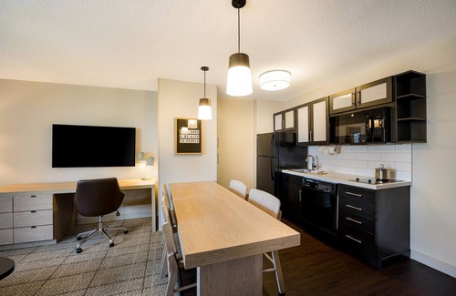 Exchange Place North Hôtel | Experience Colgate Clock! Spacious Suite! Near Light Rail!