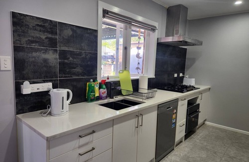 Titirangi Maison | Experience Comfort in Our 3-Bedroom Family Home