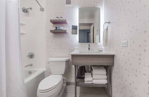 Downtown Denver Hôtel | Experience Denver's Best! Enjoy Outdoor Swimming Pool, Pet-friendly Property!