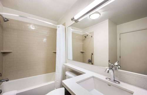 North Mountain Station Balnéaire | Experience Downtown Glendale in Comfort & Style! Pets Allowed Here!