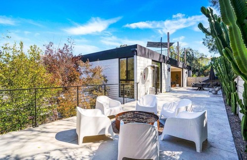 Hillcrest Maison | Experience Eco-Luxury at its Finest - Centrally Located Clea House in San Diego!