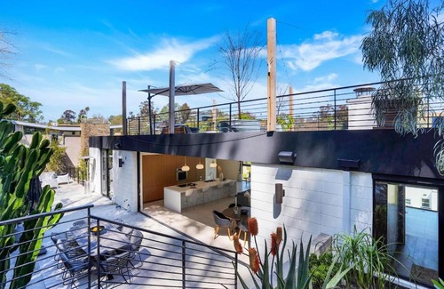 Hillcrest Maison | Experience Eco-Luxury at its Finest - Centrally Located Clea House in San Diego!
