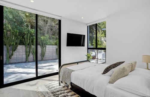 Hillcrest Maison | Experience Eco-Luxury at its Finest - Centrally Located Clea House in San Diego!