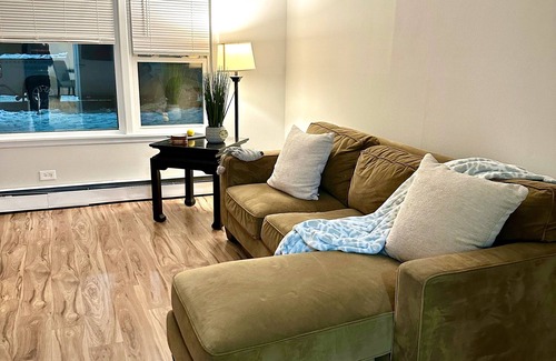 Forest Park Appartement | Experience Forest Park living near Top Places like downtown Chicago