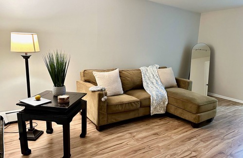 Forest Park Appartement | Experience Forest Park living near Top Places like downtown Chicago