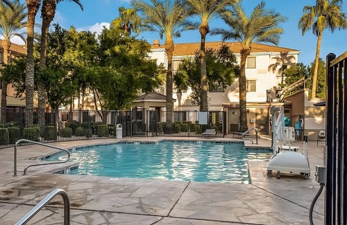 Chandler Appartement | Experience Hot Air Balloon Ride! Relaxing Unit w/ Pool View! Outdoor Pool
