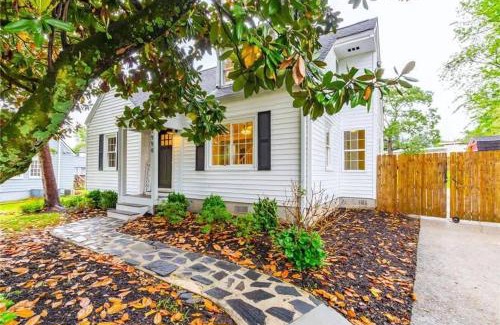 Buford Highway Maison | Experience Local Living in this Chamblee Home